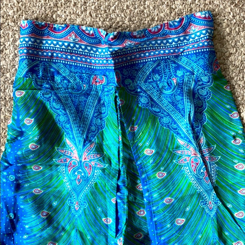 Free flowing slit Thai pants